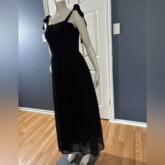Pretty garden Black Ruched Sleeveless Maxi Dress size small tie shoulder flowy - Picture 8 of 14